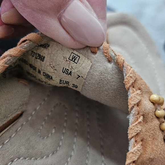 Earth Shoe 7W Conway Amber Tan Suede Beaded Boho Slide Sandals - Picture 5 of 10